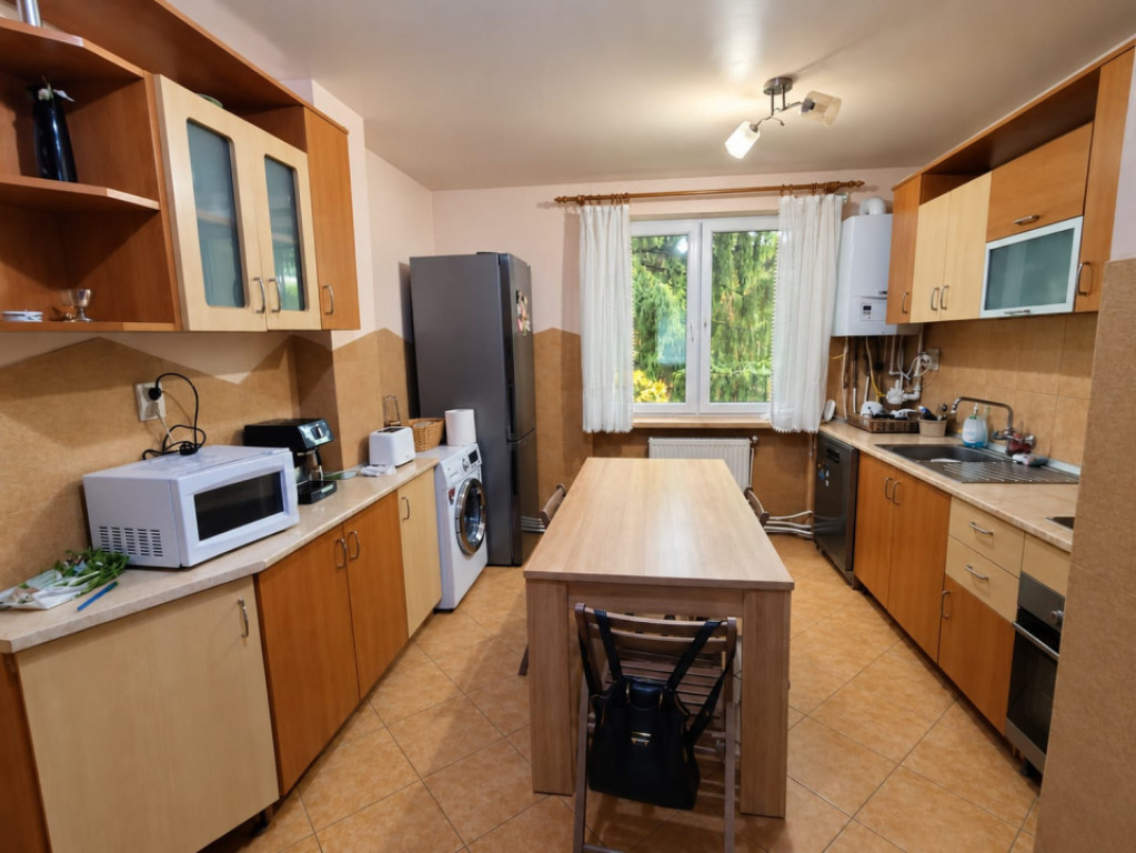 Apartament de 3 camere, 75 mp, zona Vivo