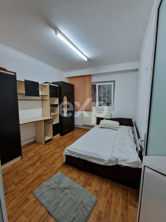Apartament de vânzare – 4 camere ,Parter Micro 12