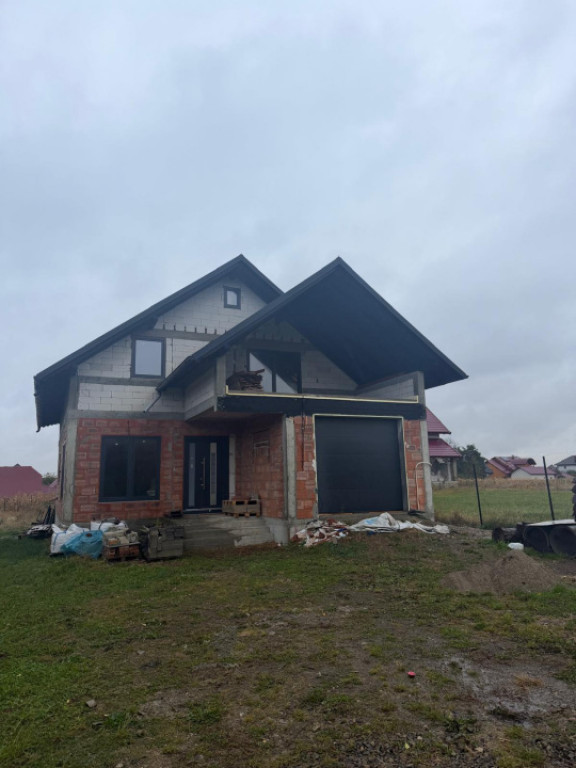 Casă de vânzare, 415 mp, zona Sud-Vest