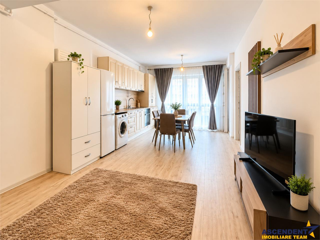 Studio luminos cu panorama deschisa si balcon generos, etaj
