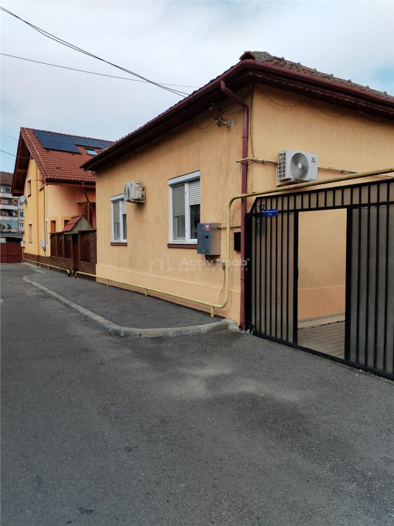 Casa de vanzare, cu 3 camere, 191 mp, la 3 km de Hațeg
