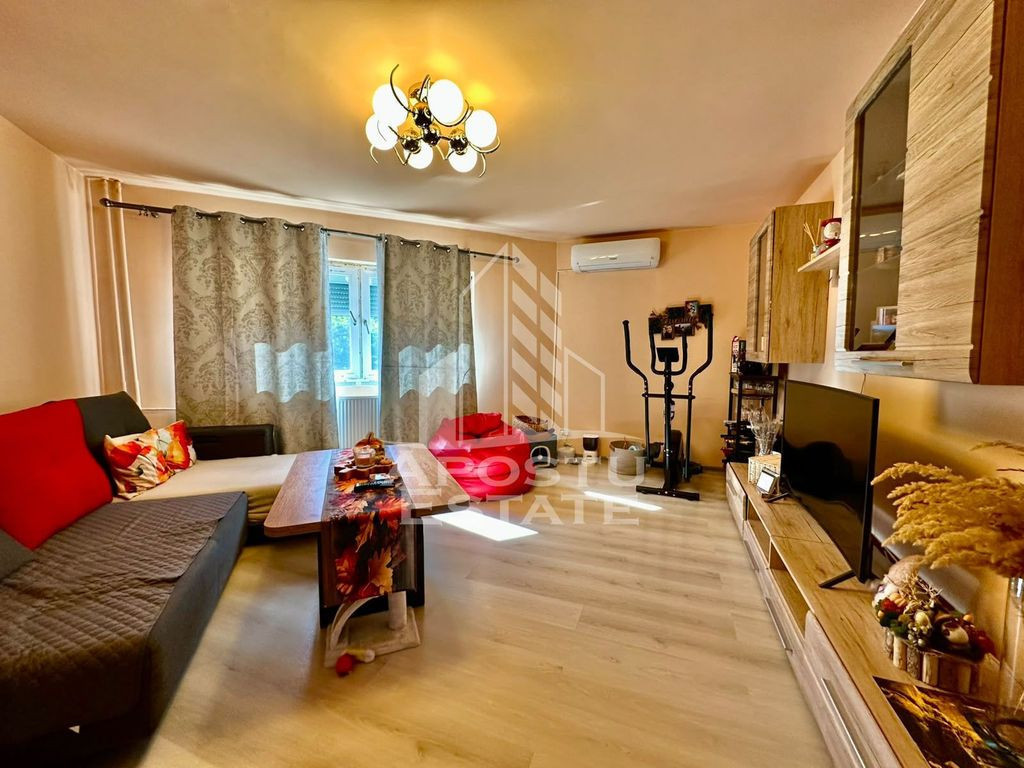 Apartament cu 3 camere, de vanzare, etaj intermediar, zona Soarelui