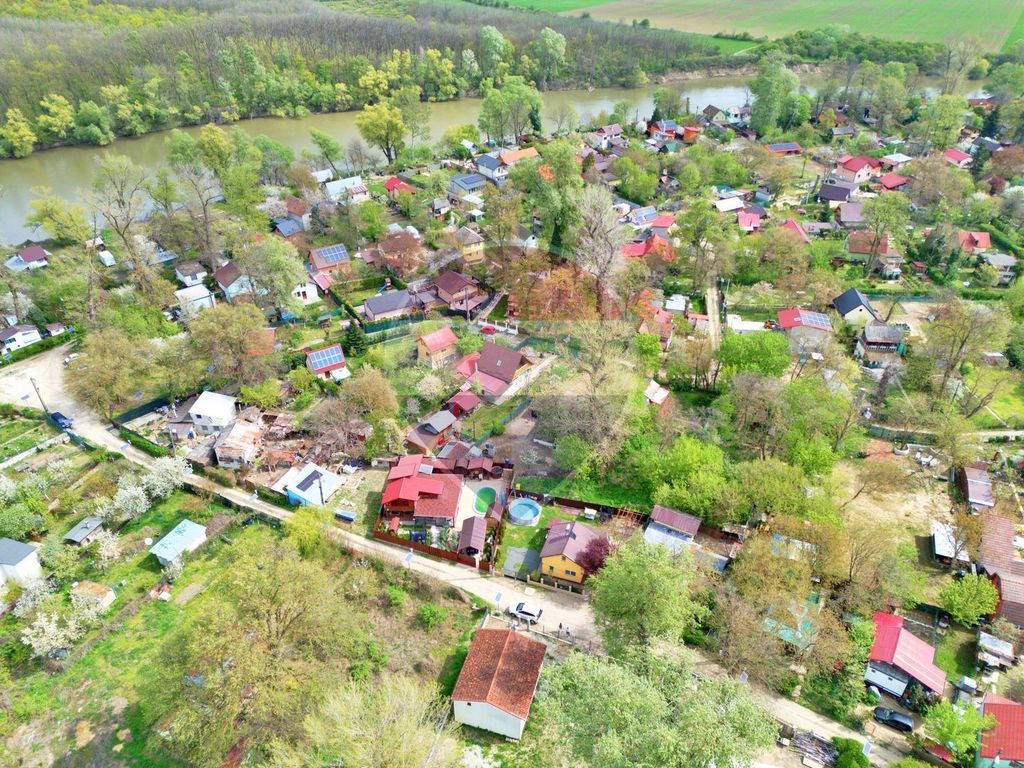 Casă cu 3 camere de vânzare în zona 3 Insule, Arad