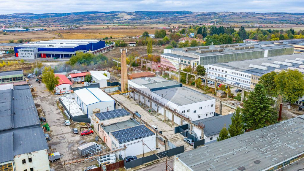 FAGARAS/ DE INCHIRIAT/ COMPLEX INDUSTRIAL HALE- BIROURI- CURTE!