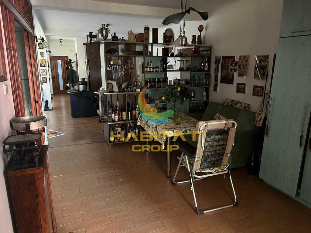 Apartament 3 camere spatios 98 mp, zona Calea Calarasilor, bloc boutique 2008