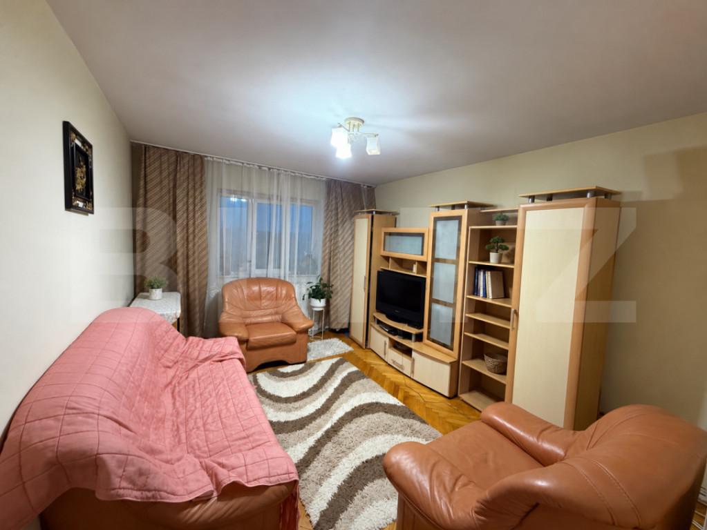 Apartament 2 camere decomandat, etaj 3, zona Plopilor
