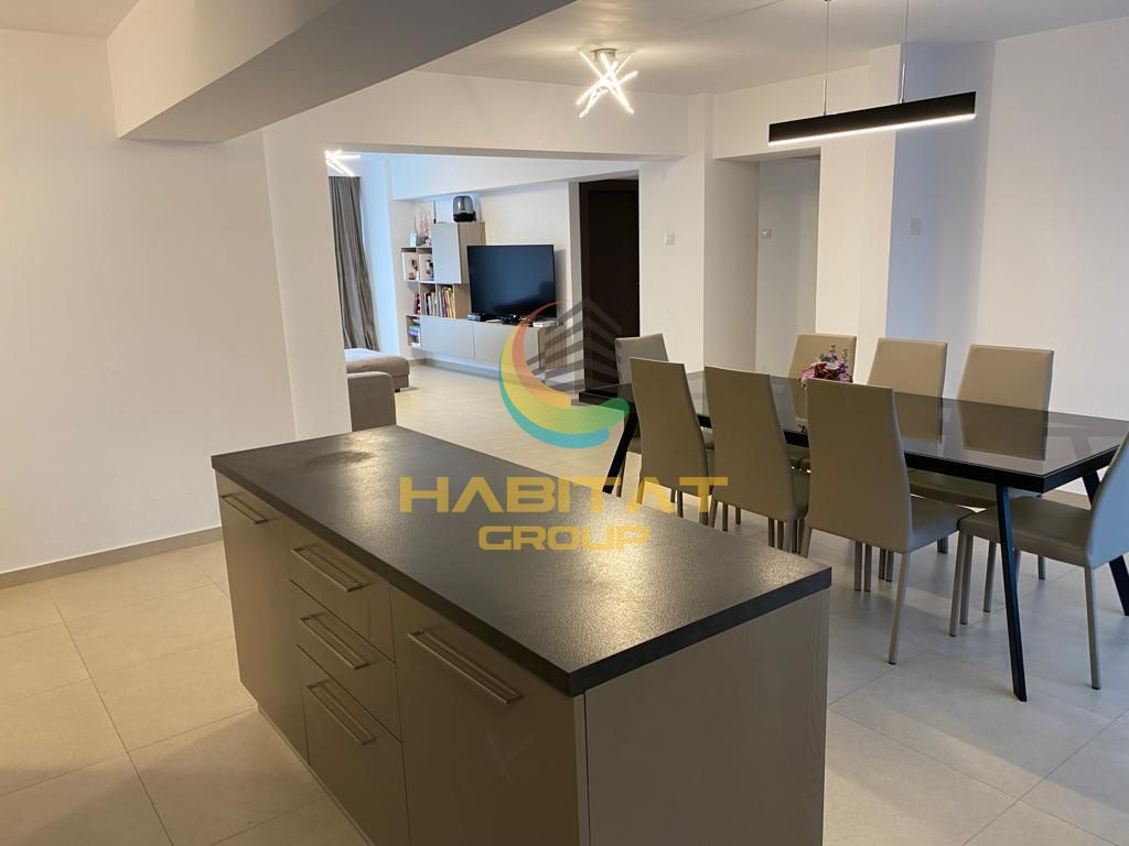 Super apartament de 4 camere B-dul Unirii, vere mixta la bulevard, 110mp