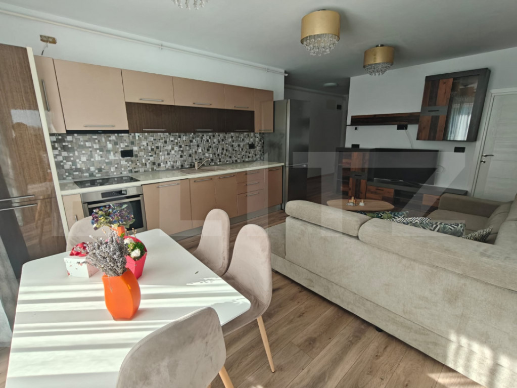 Apartament 3 camere, 91mp, decomandat, parcare, zona strazii