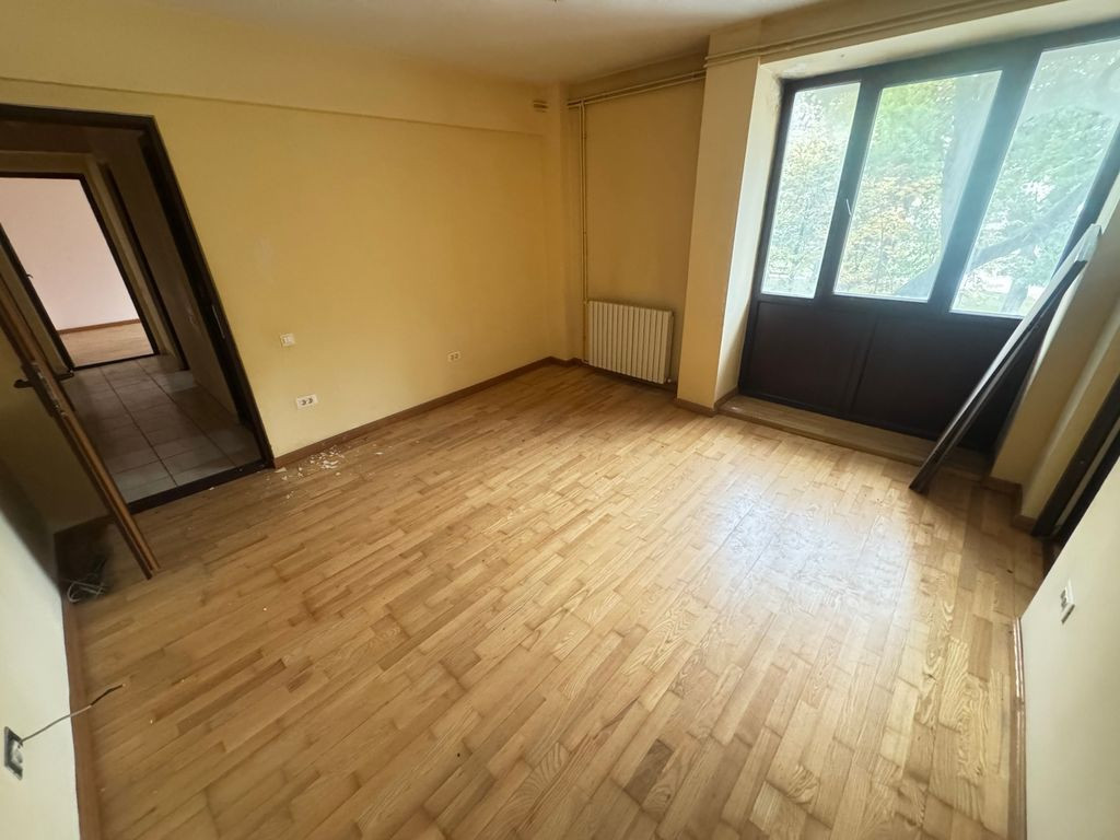 Apartament 3 camere | Bd. Tomis – Sala Sporturilor | Etaj 1 | Centrală proprie
