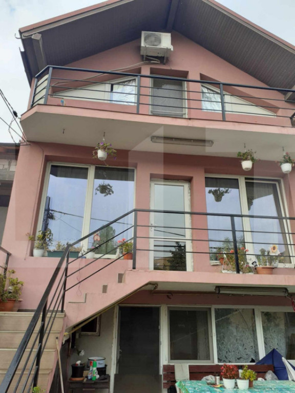 Pensiune de vânzare în Craiova – 260 mp, 8 camere!
