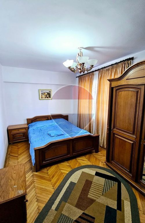 Apartament cu 3 camere de închiriat în zona Precista