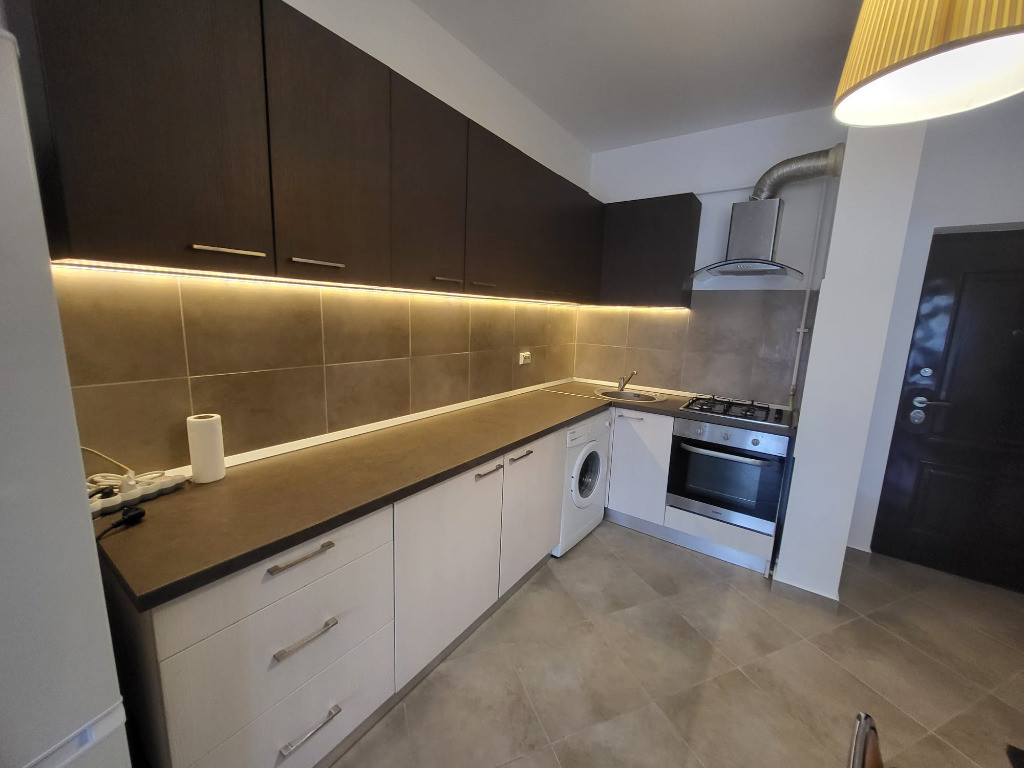 Apartament 2 camere. parcare privată - Plopilor