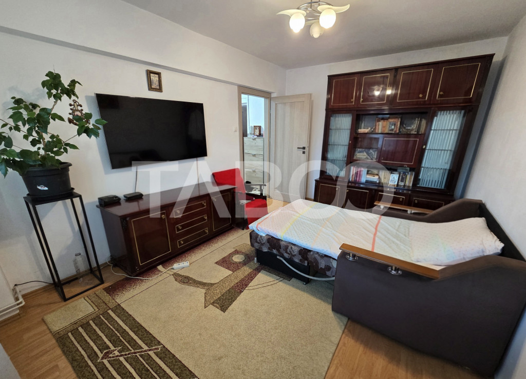 Apartament decomandat mobilat balcon pivnita zona Mihai Vite