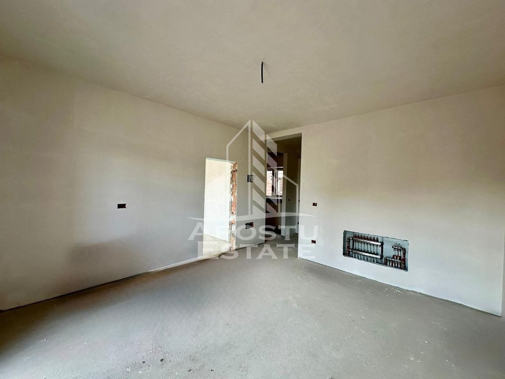 Apartament cu 2 camere, etaj intermediar, bucatarie inchisa, Giroc