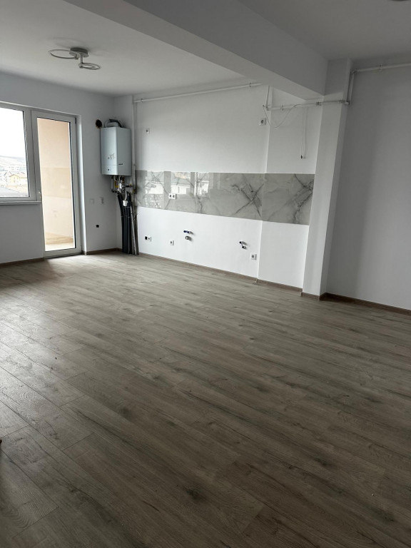 Apartament 3 camere,74mp2,zona Teilor