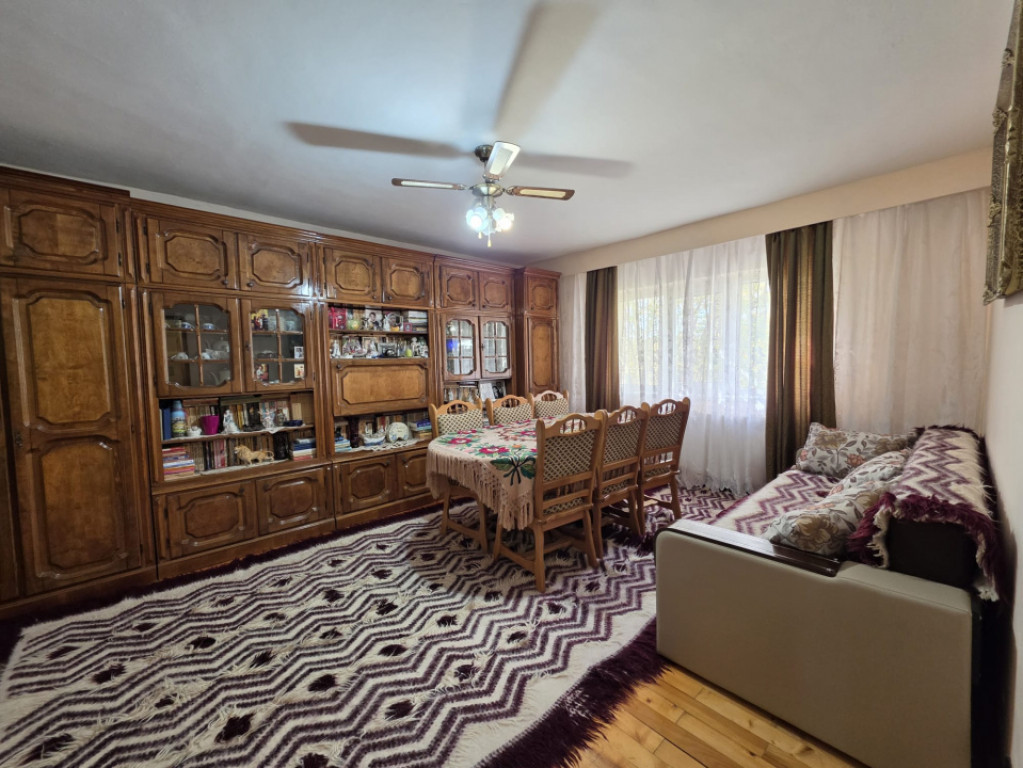 Apartament cu 3 camere, 80 m², două băi, două balcoane,
