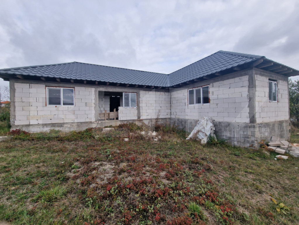 Casa noua cu teren de 948 mp, in Mociu