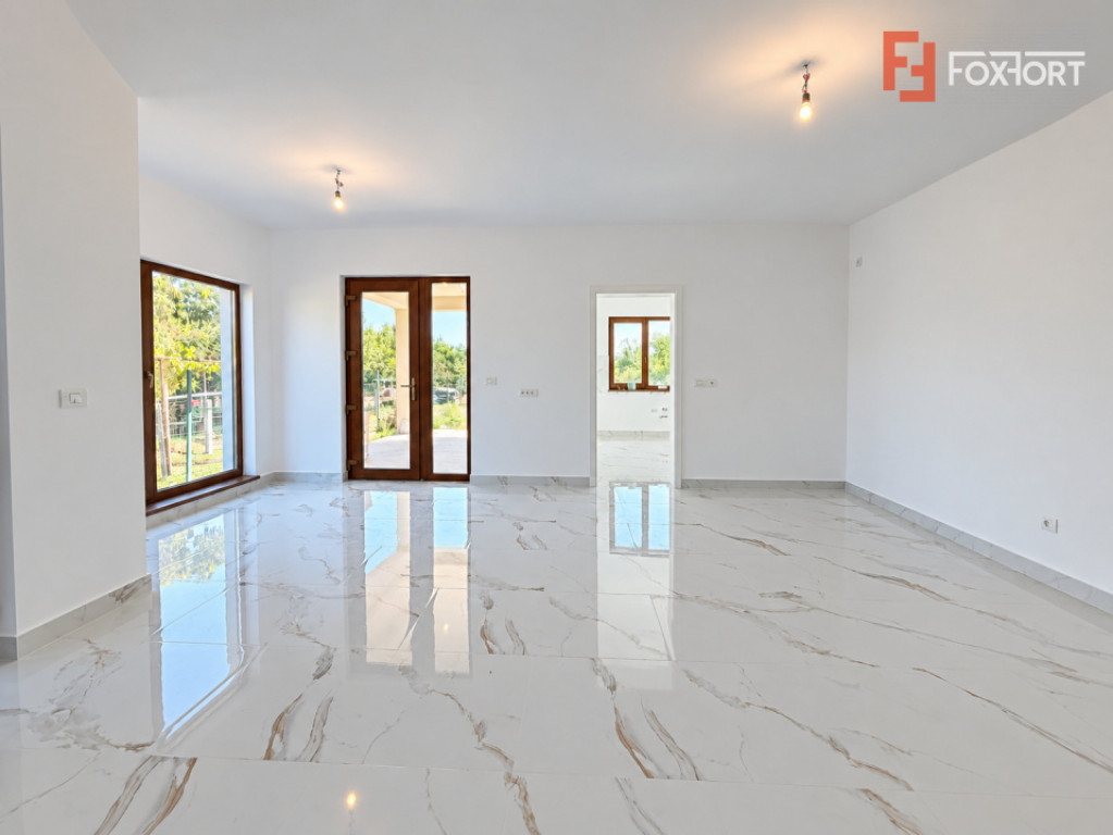 Casa individuala cu 4 camere, teren 900 mp, cu toate utilita