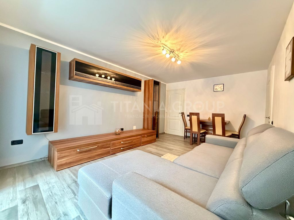 Apartament cu 3 camere, 2 bai - zona Tractorul