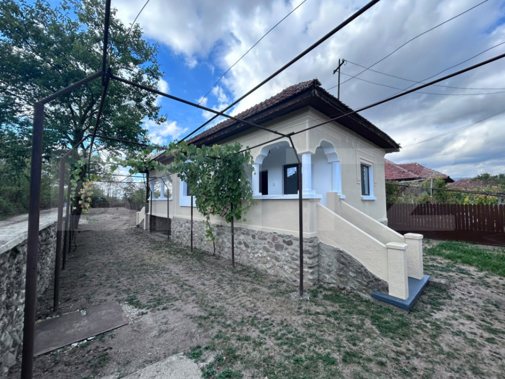 Casa cu teren 1000mp-Zona Lelesti