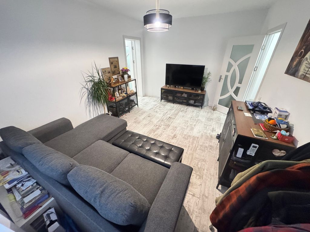 Apartament 3 camere zona Faleza Nord cu Centrala