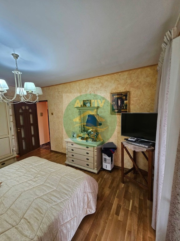 DE VÂNZARE – APARTAMENT CU 3 CAMERE ÎN ROMAN!