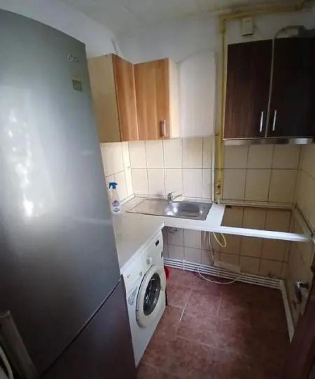 Scoala 8 apartament 2 camere cu centrala pe gaz