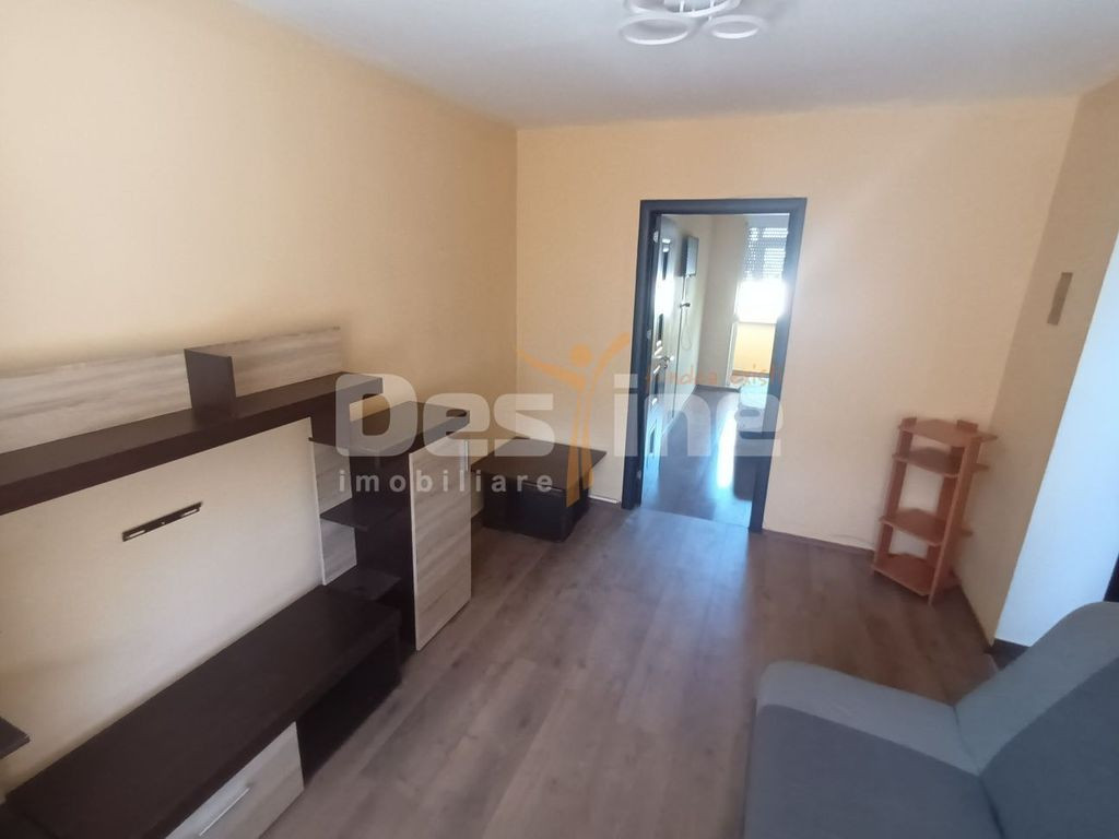 Inchiriez apartament 2 camere, zona Trocadero