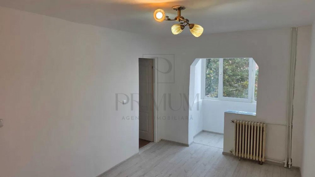 BULEVARDUL DAMBOVITA - GARSONIERA - 24 MP - BALCON - ETAJ 2