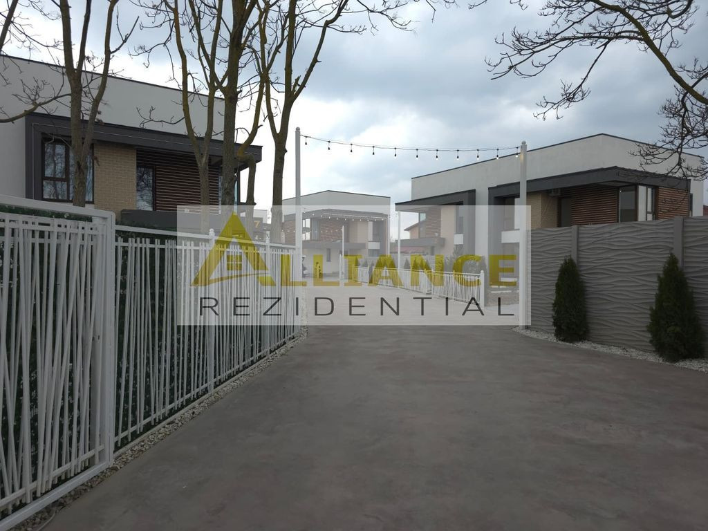 Vila 5 Camere | La 300 m de Blv.