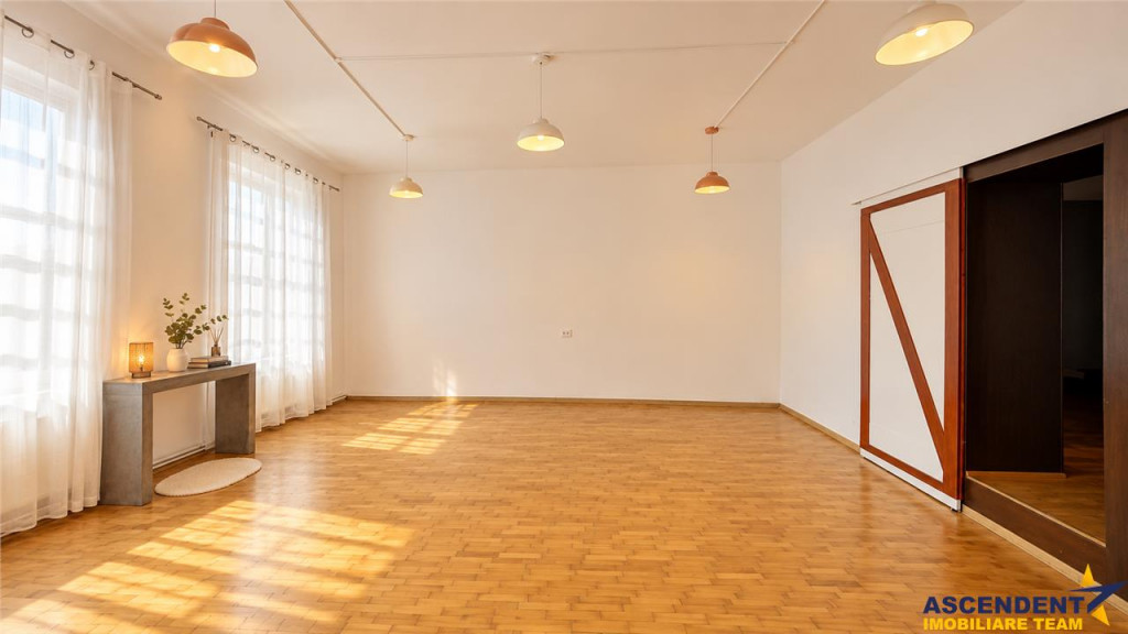 Casă spațioasă de închiriat | 4 camere | Curte 700 mp |