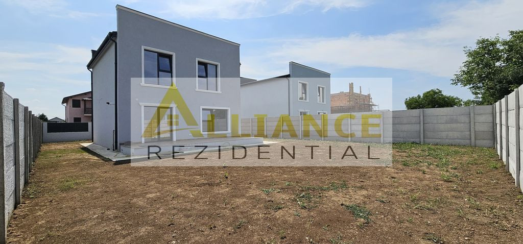 Casa 4 Camere | Curte amenajata