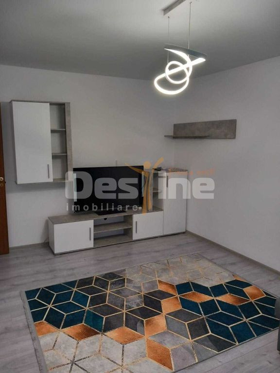 Apartament decomandat cu 2 camere de închiriat, zona Casa de Cultură