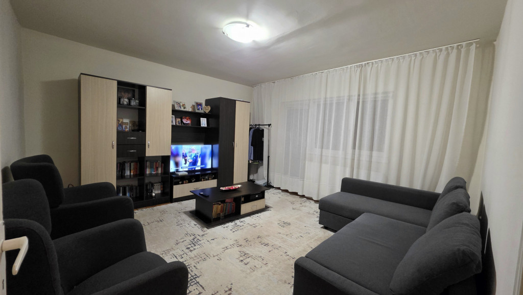 Apartament 90mp + 8mp balcoane, 3 camere - zona Girocului