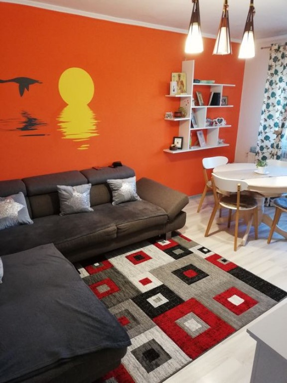 Apartament de 3 camere zona Codrul Cosminului,