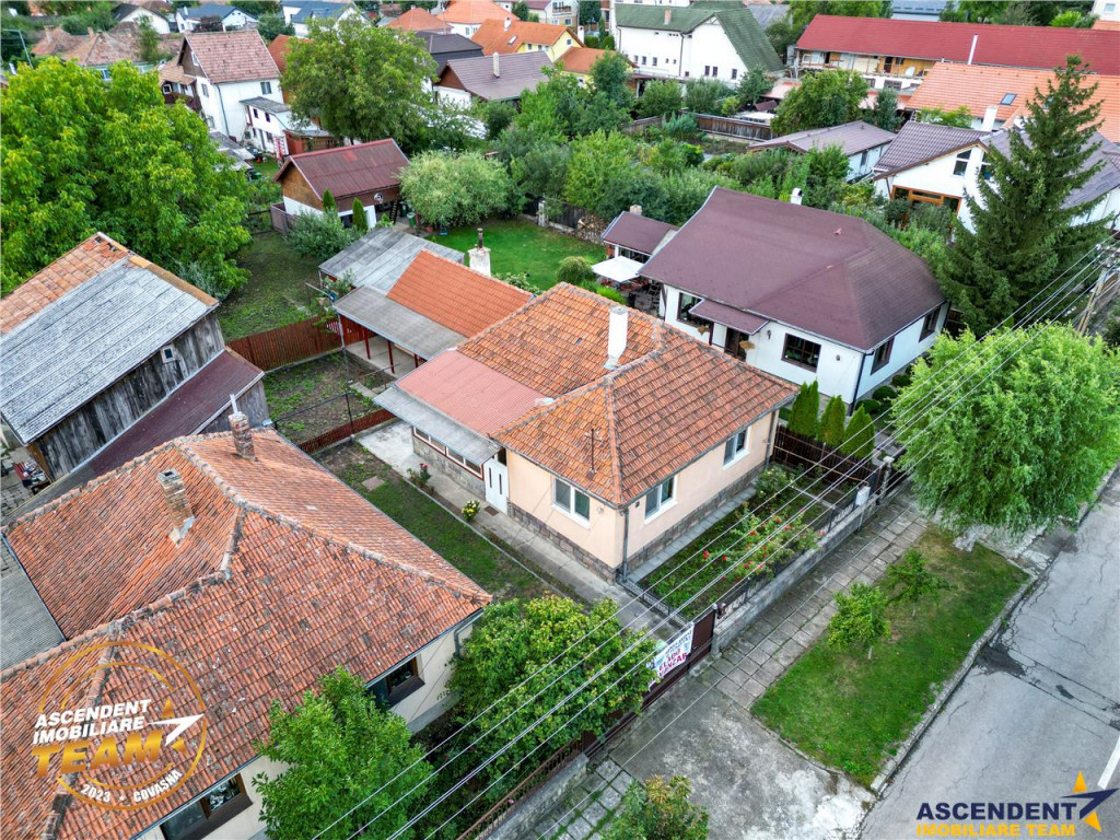 Casa cu 3 camere, 690 mp teren, rezidential potential inve