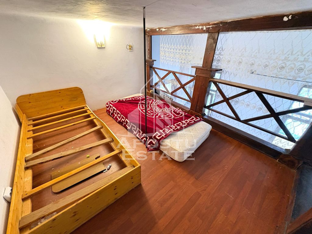 Apartament cu 3 camere la casa,curte comuna in zona Odobescu Timisoara