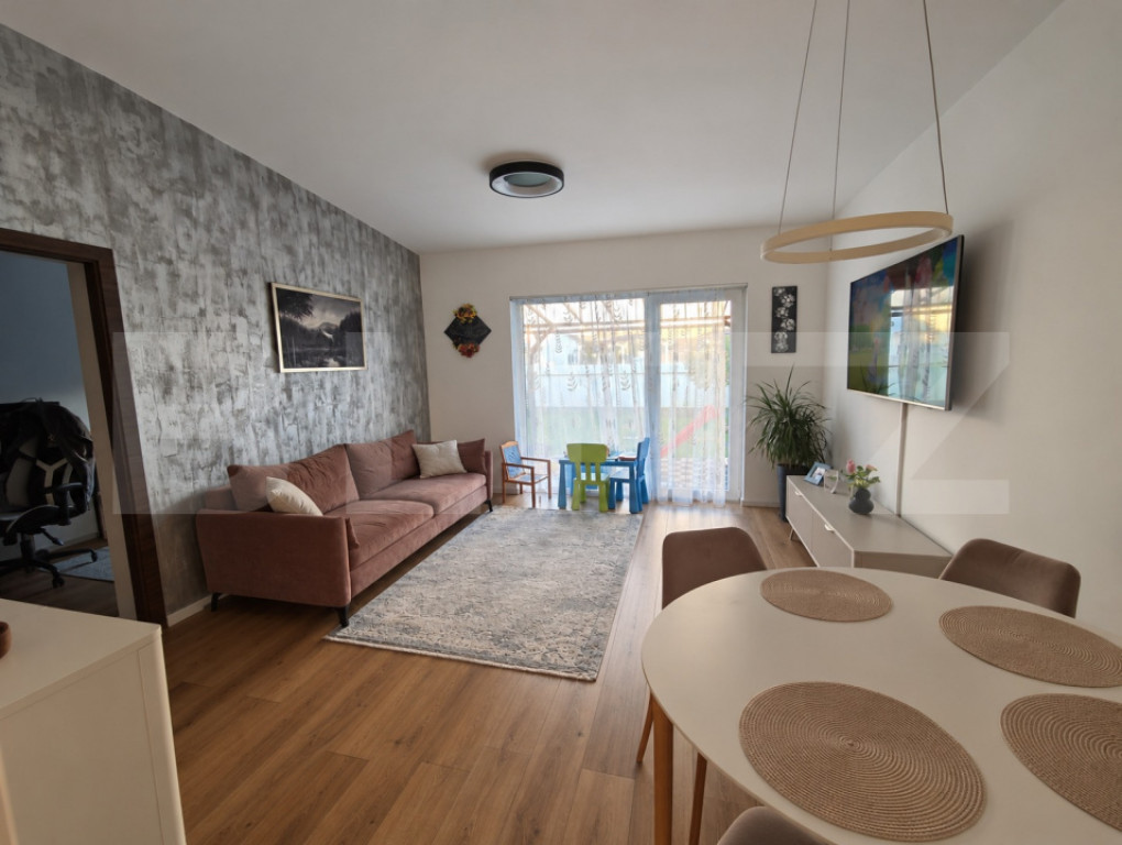Casă modernă P+M de vânzare, cu terasă, balcon și parca