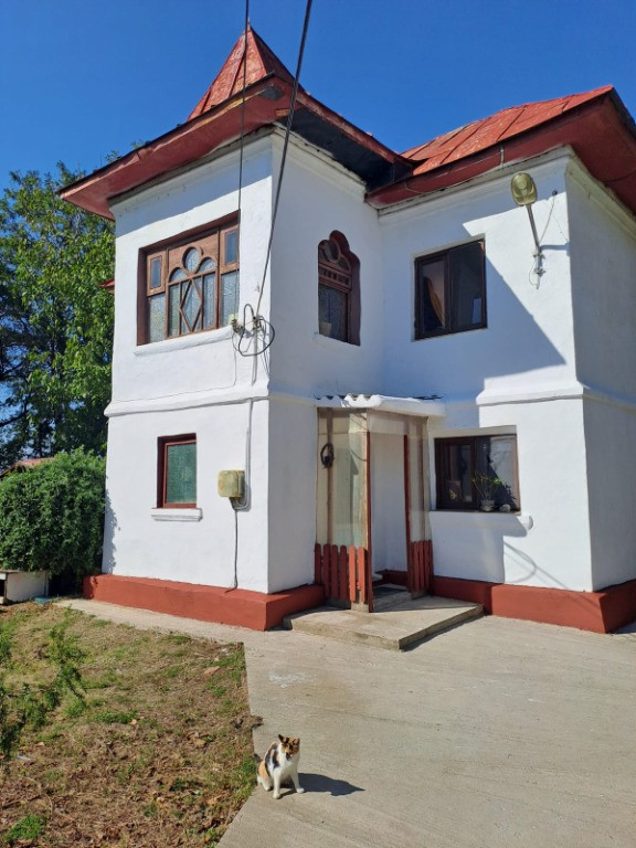 Vand casa cu teren de 2000 mp, Oras. Gaesti, Jud. Dambovita