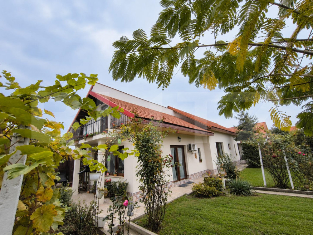 Casa cocheta P+Pod mansardat, 170 mpu si 727 mp teren zona D