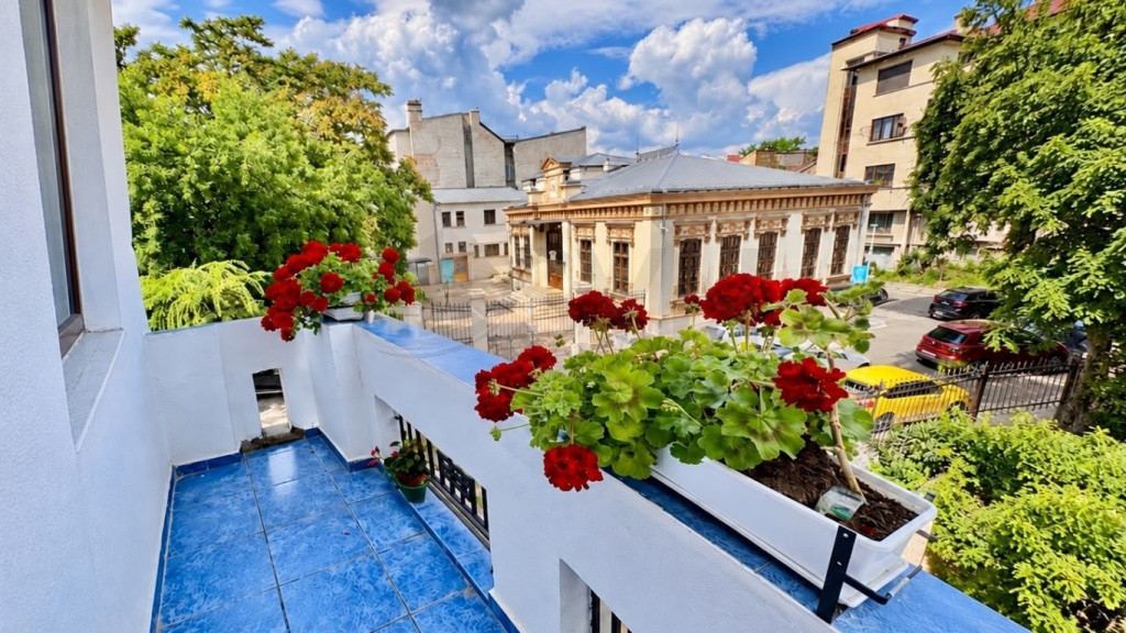 Apartament 4 camere de in vila ultracentral