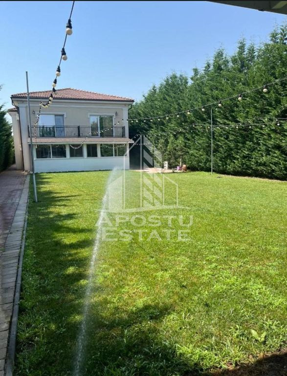 Cladire cu 4 apartamente si sala de evenimente ptr 60 persoane