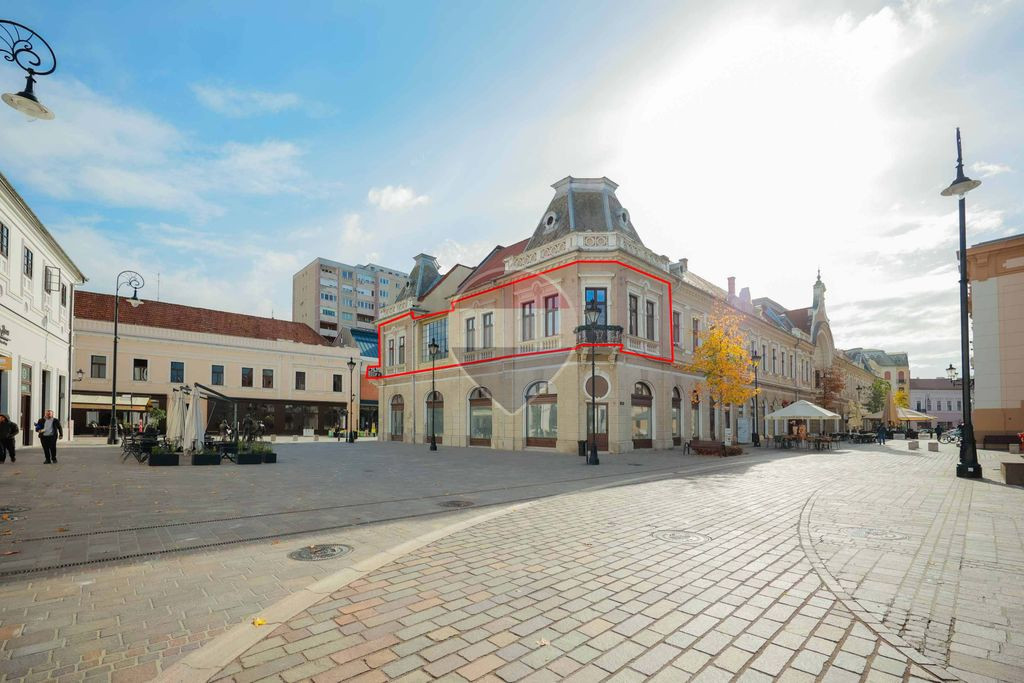 Apartament cu 4 camere de închiriat în zona Ultracentral