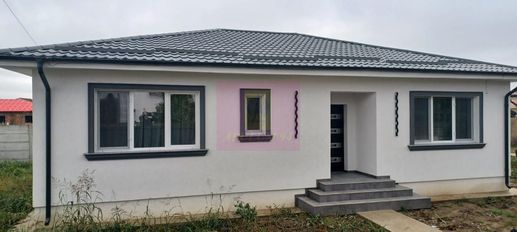 Sabareni, casa noua parter, 4 cam + dep., supraf. 143 mp, curte 452 mp
