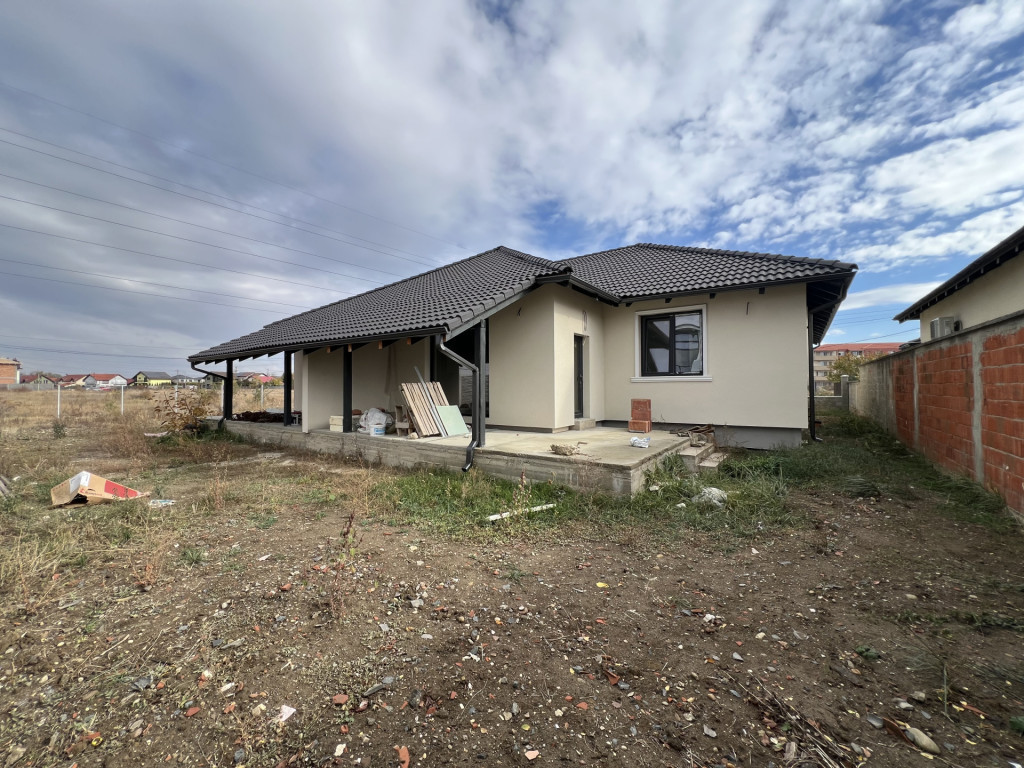 Duplex, 4 camere, 98 mp utili, 312 teren, panouri fotovoltai