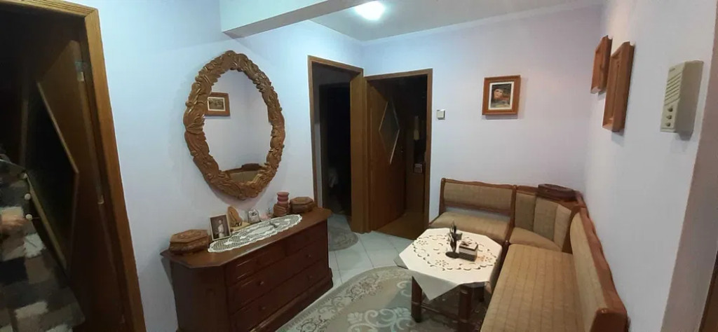 Apartament Cu 3 Camere Decomandate - Zona Burdujeni Cuza Voda 2