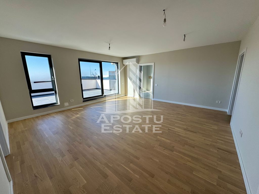 Penthouse cu 3 camere si terasa de 119 mp , zona Torontalului