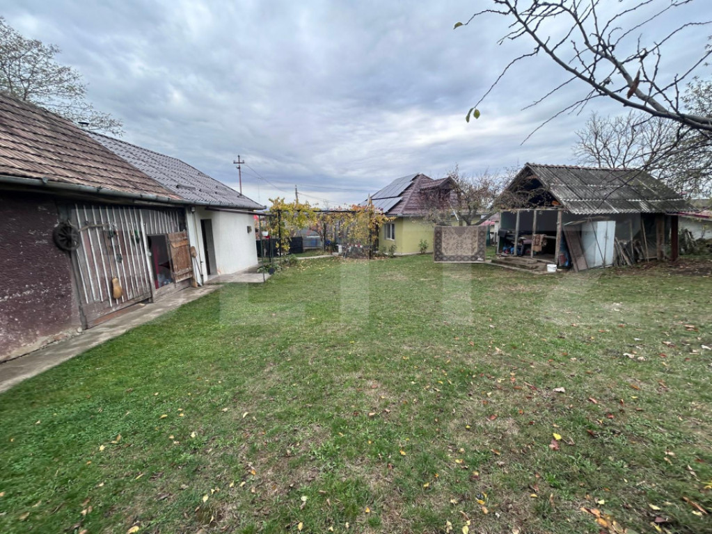 Doua unitati locative cu teren de 4300mp intravilan Jucu de