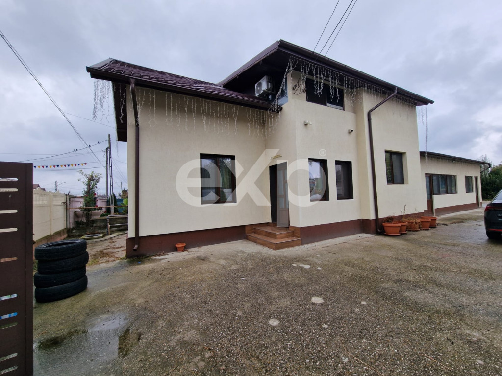 Casă de vânzare în Lazuri – teren 700 mp și construcț
