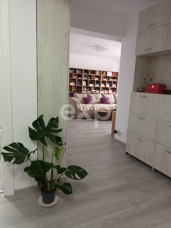 Apartament cu 3 camere în Pitești, etajul 9/12 – loc de